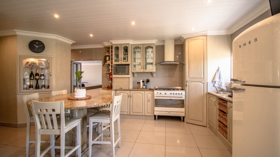 6 Bedroom Property for Sale in Heiderand Western Cape